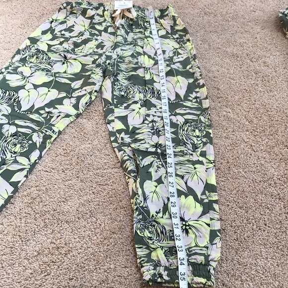 NWT! BERSHKA size L tropical tiger print jogger pants - Picture 3 of 11